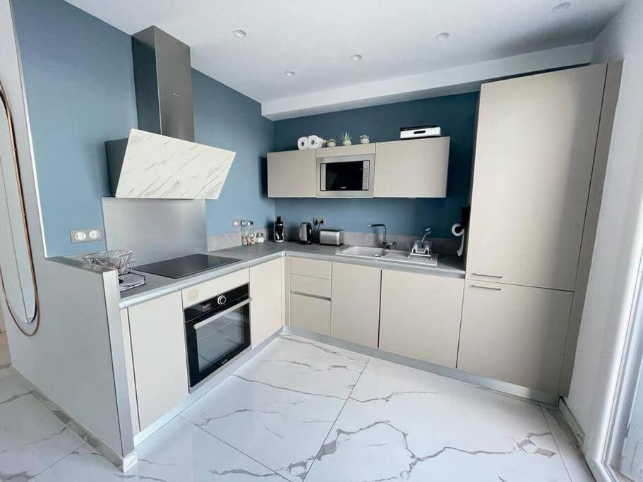 Beach Front, Superbe Appartement Pour 4 Personnes Nice Exteriér fotografie