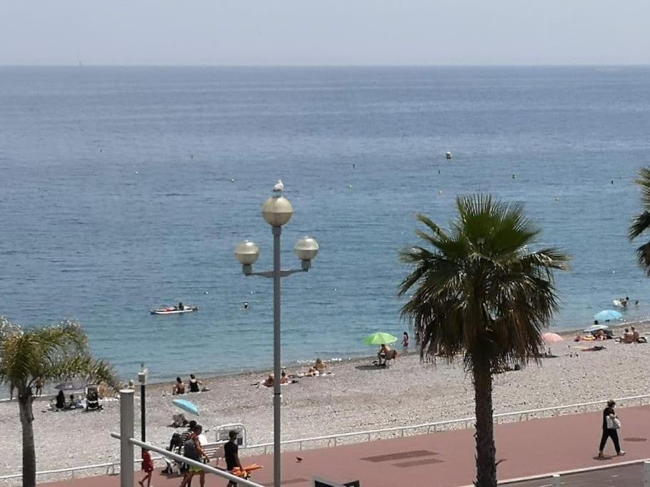 Beach Front, Superbe Appartement Pour 4 Personnes Nice Exteriér fotografie