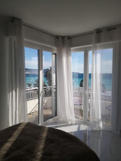Beach Front, Superbe Appartement Pour 4 Personnes Nice Exteriér fotografie