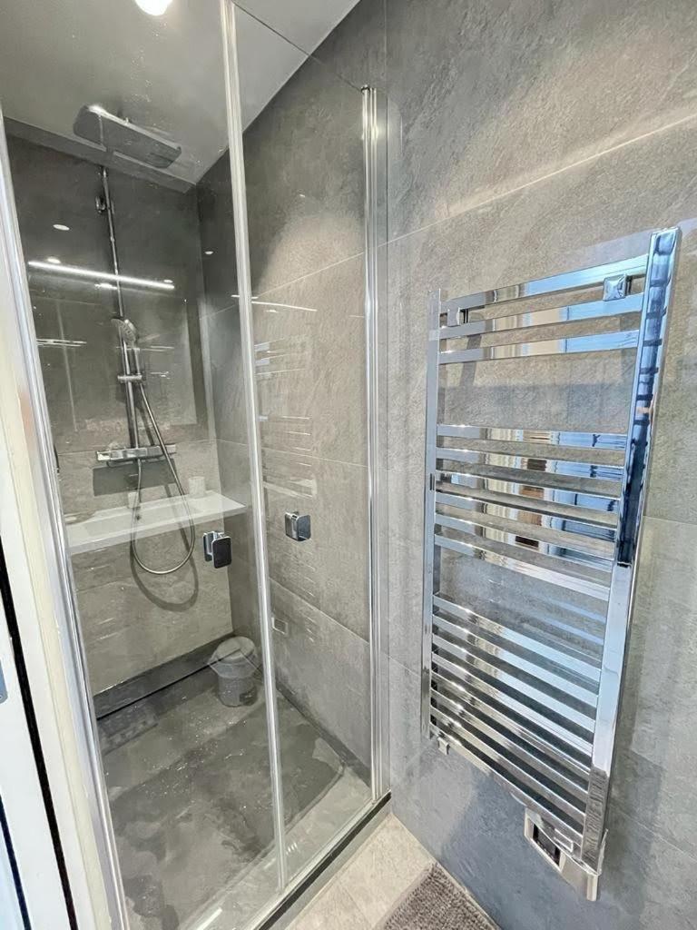 Beach Front, Superbe Appartement Pour 4 Personnes Nice Exteriér fotografie