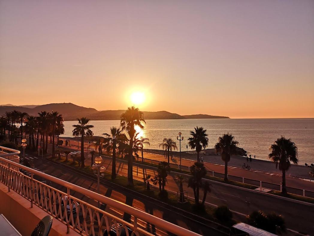 Beach Front, Superbe Appartement Pour 4 Personnes Nice Exteriér fotografie