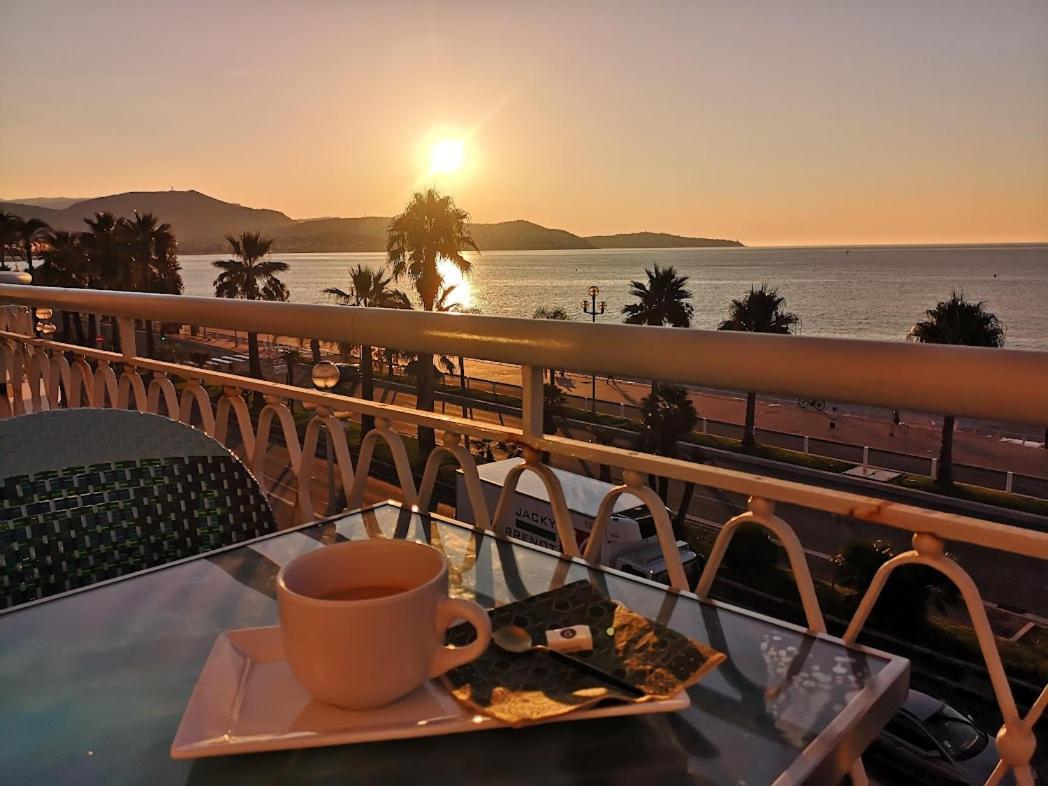 Beach Front, Superbe Appartement Pour 4 Personnes Nice Exteriér fotografie