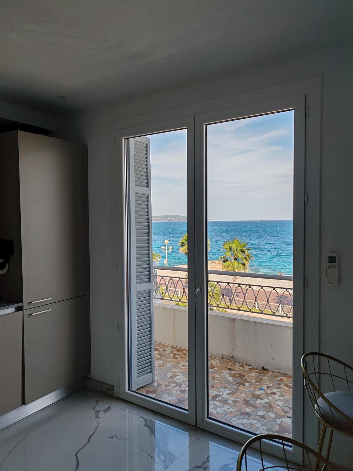 Beach Front, Superbe Appartement Pour 4 Personnes Nice Exteriér fotografie