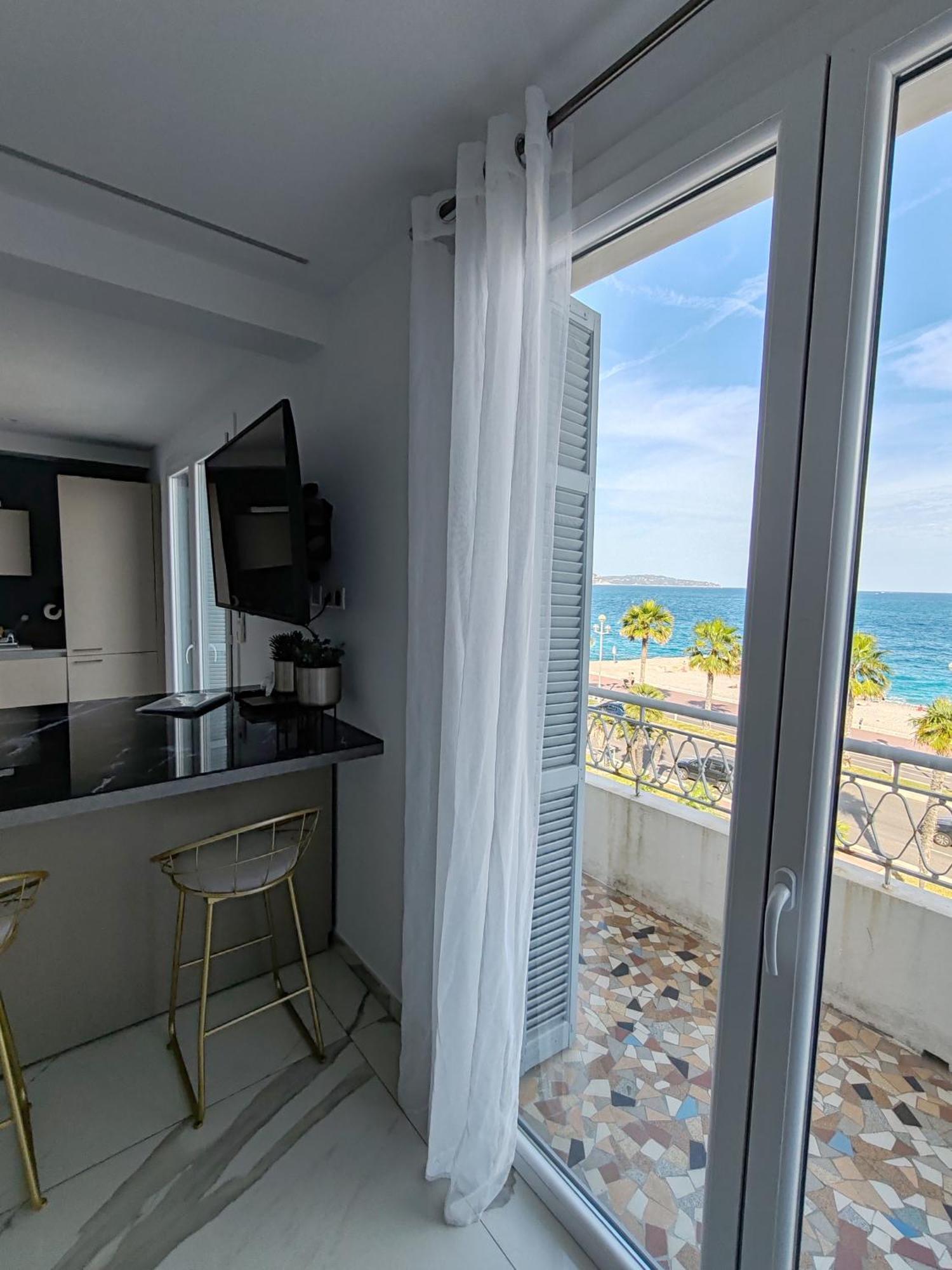 Beach Front, Superbe Appartement Pour 4 Personnes Nice Exteriér fotografie