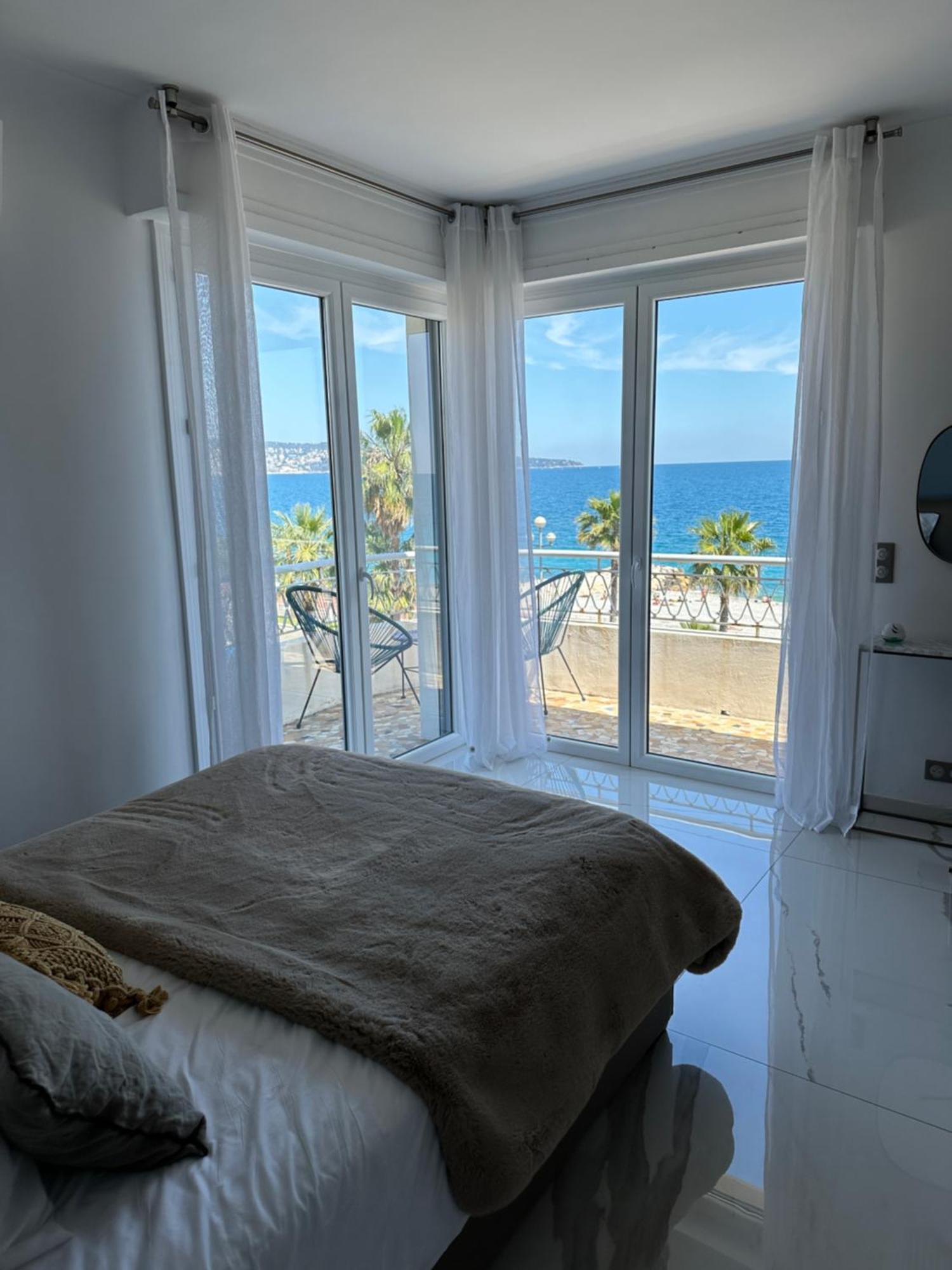 Beach Front, Superbe Appartement Pour 4 Personnes Nice Exteriér fotografie