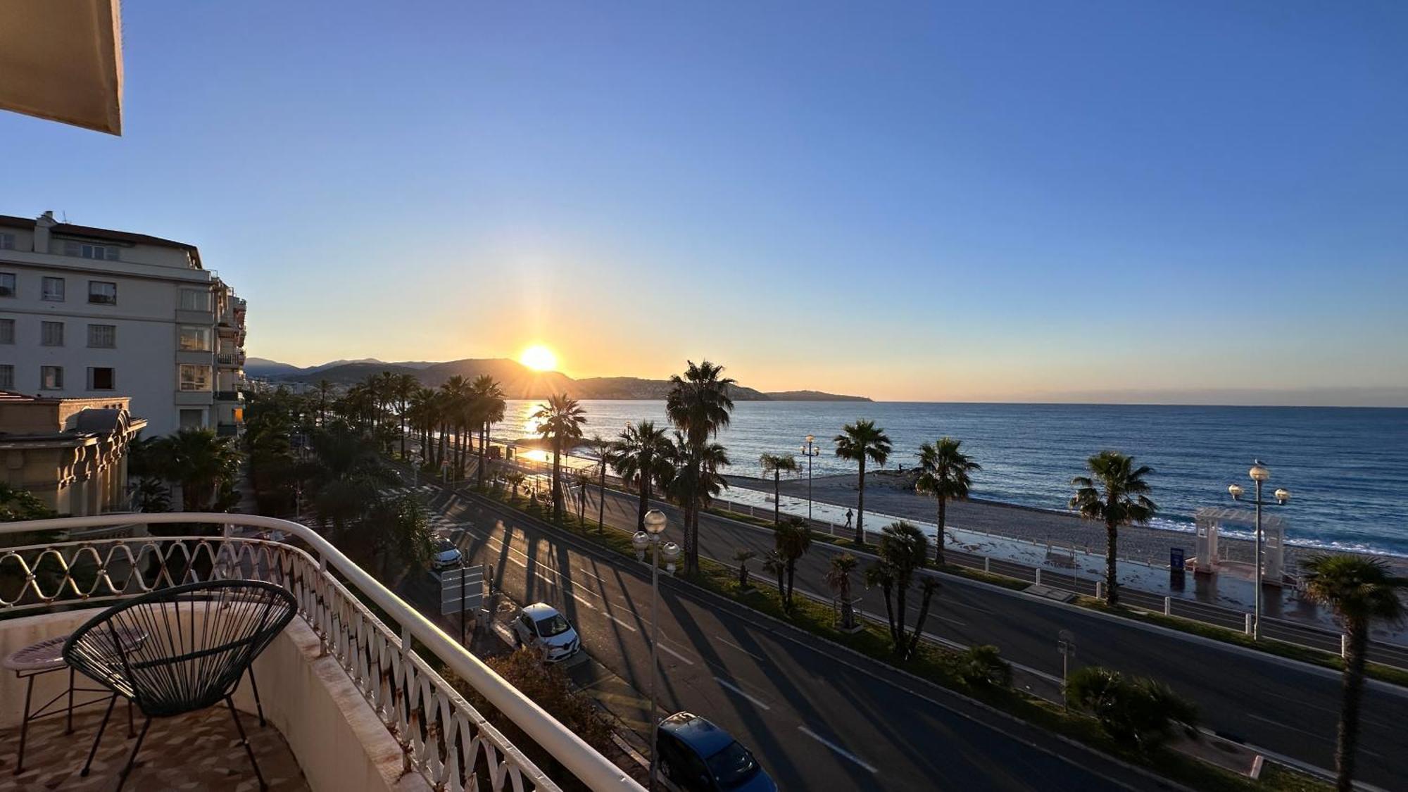 Beach Front, Superbe Appartement Pour 4 Personnes Nice Exteriér fotografie